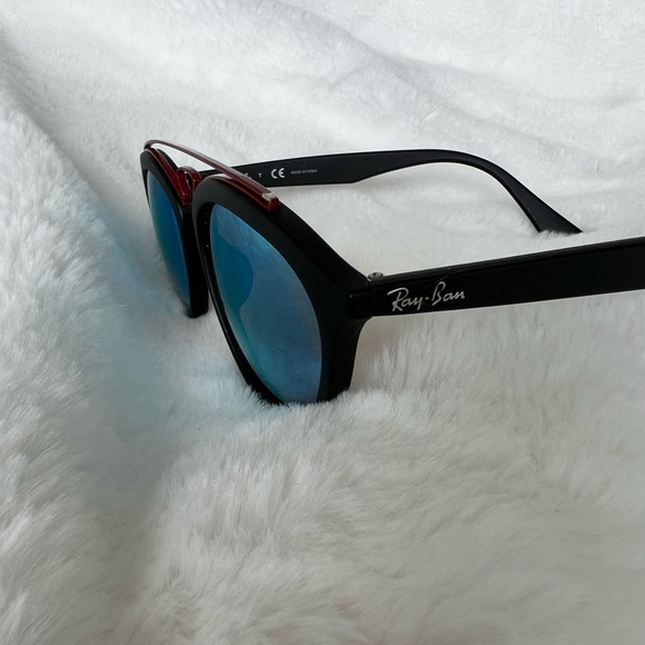 Ray Ban 4257 Gatsby Sunglasses in Red/Black - Picture 5 of 7